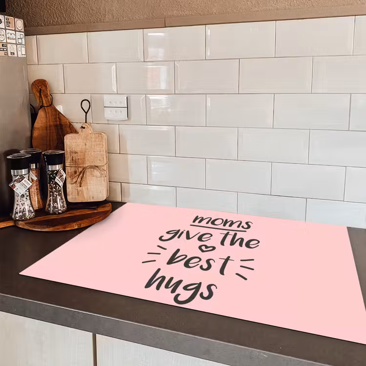 Spreuken - Moms give the best hugs - Quotes - Mama Inductie beschermer vinyl 3mm klein -sfeer3