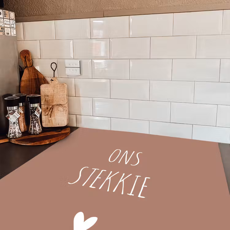 Spreuken - Ons stekkie - Quotes Inductie beschermer vinyl 3mm middel -sfeer3