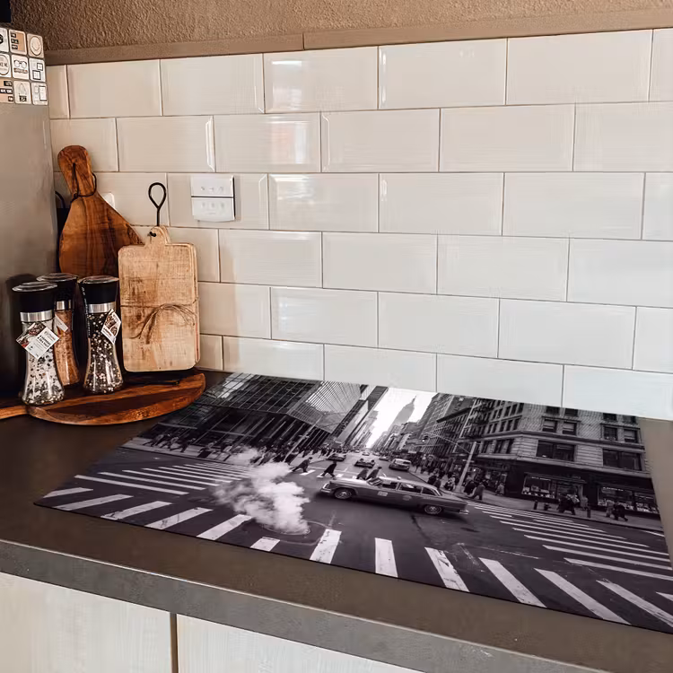 Stad - Straat - Gebouwen - Verkeer - Zwart-wit Inductie beschermer vinyl 3mm klein -sfeer3