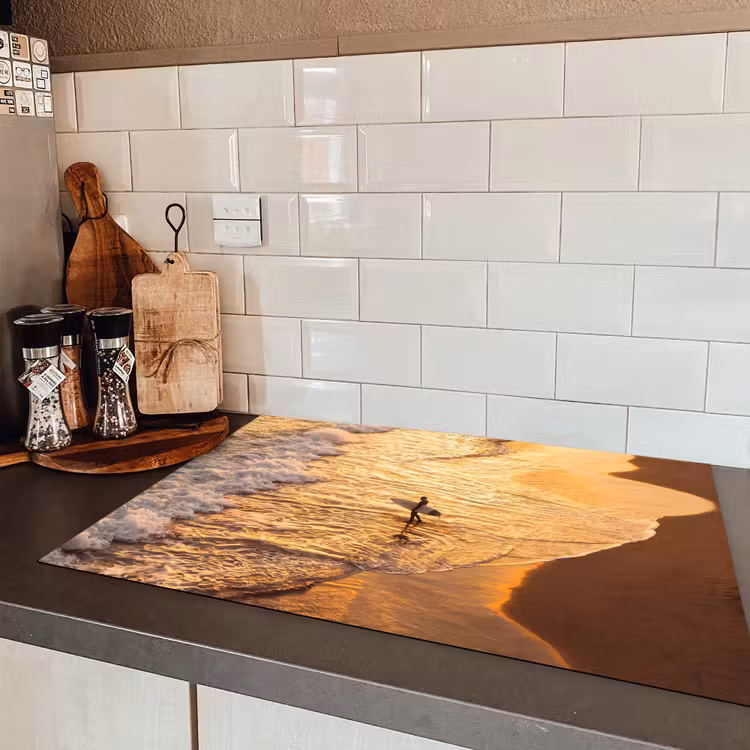 Surfer - Strand - Zonsondergang - Oceaan - Goud Inductie beschermer vinyl 3mm klein -sfeer3