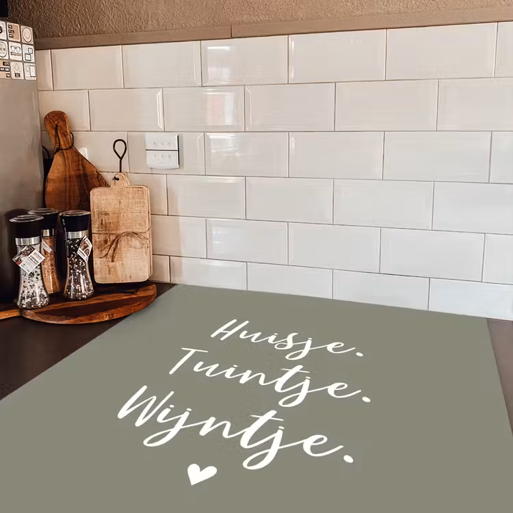 Tekst - Huisje, tuintje, wijntje - Thuis - Quotes - Wijn Inductie beschermer vinyl 3mm middel -sfeer3