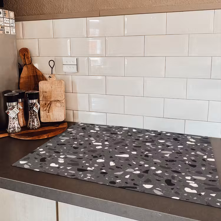 Terrazzo -  Patroon - Grijs Inductie beschermer vinyl 3mm klein 276 -sfeer3