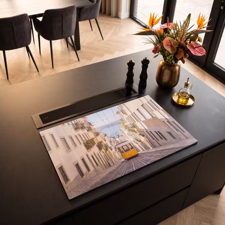 Tram - Straat - Stad - Architectuur - Geel Inductie beschermer vinyl 3mm klein -sfeer5