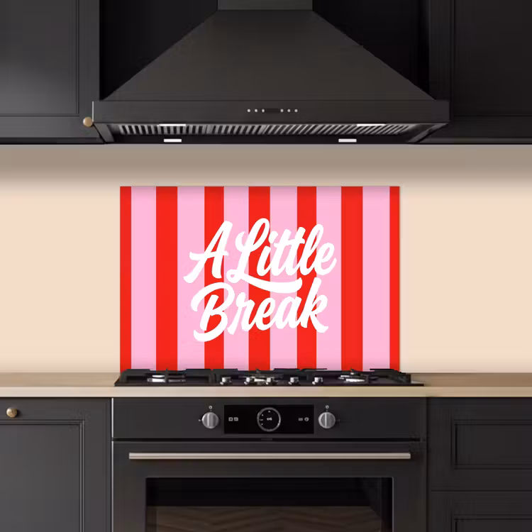 A Little Break - Strepen - Rood - Roze keuken achterwand spatscherm klein -sfeer1