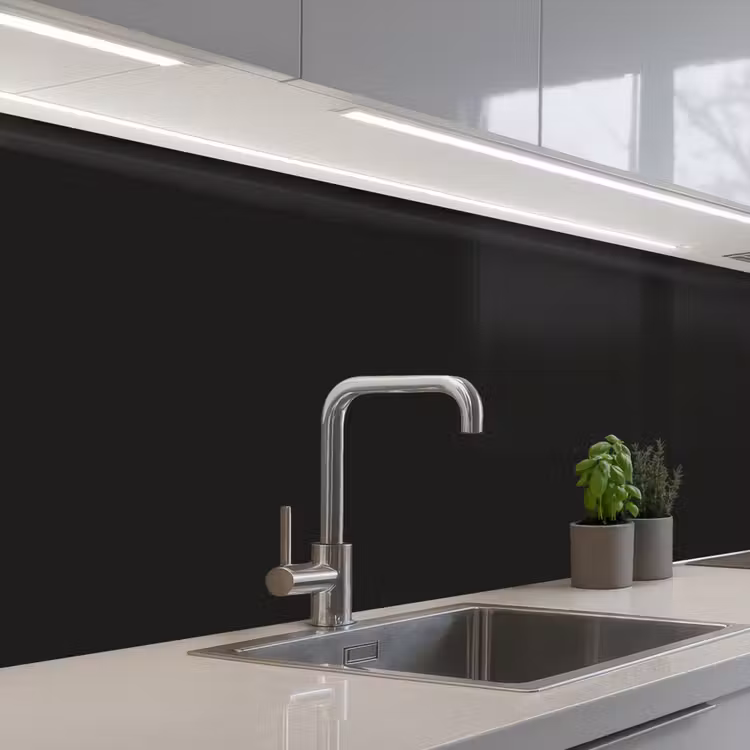 Bestek - Staand - Zwart - Wit keuken achterwand 2 middel -3d_schuin