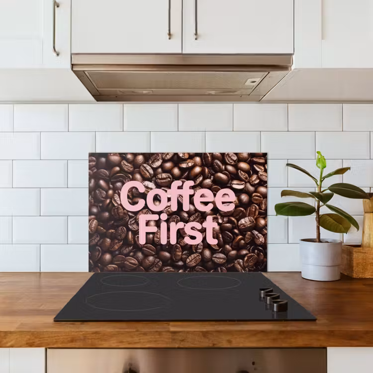 Coffee First - Koffiebonen - Roze keuken achterwand spatscherm klein -sfeer2