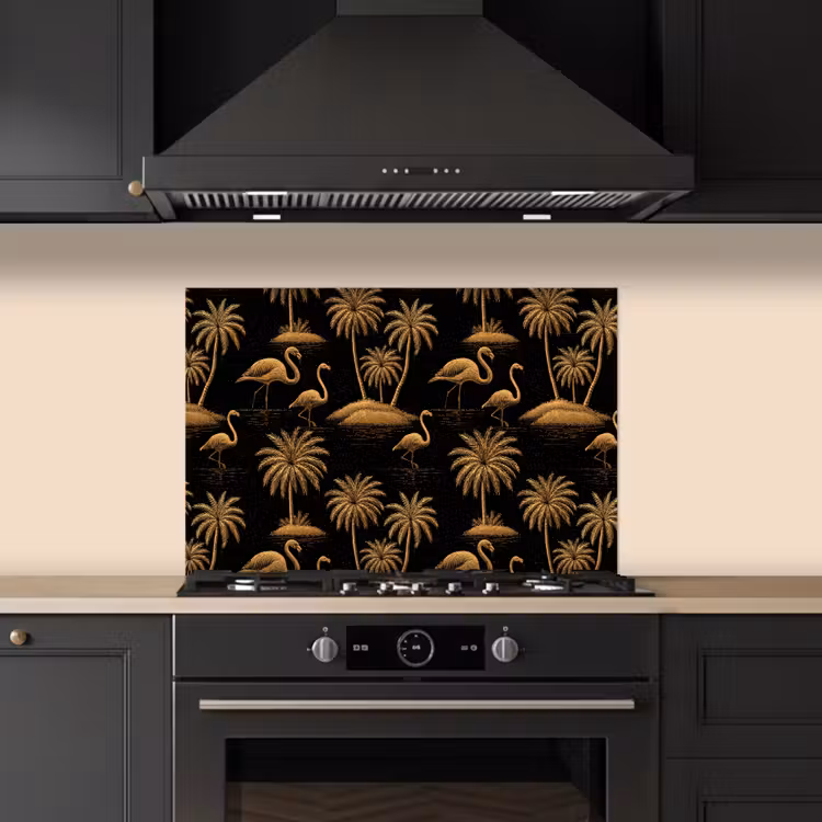 Flamingo - Palmbomen - Tropisch - Goud - Zwart keuken achterwand spatscherm klein 900 -sfeer1