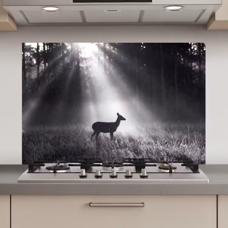 Hert - Bos - Zonnestralen - Zwart-wit - Natuur keuken achterwand spatscherm klein -3d_website