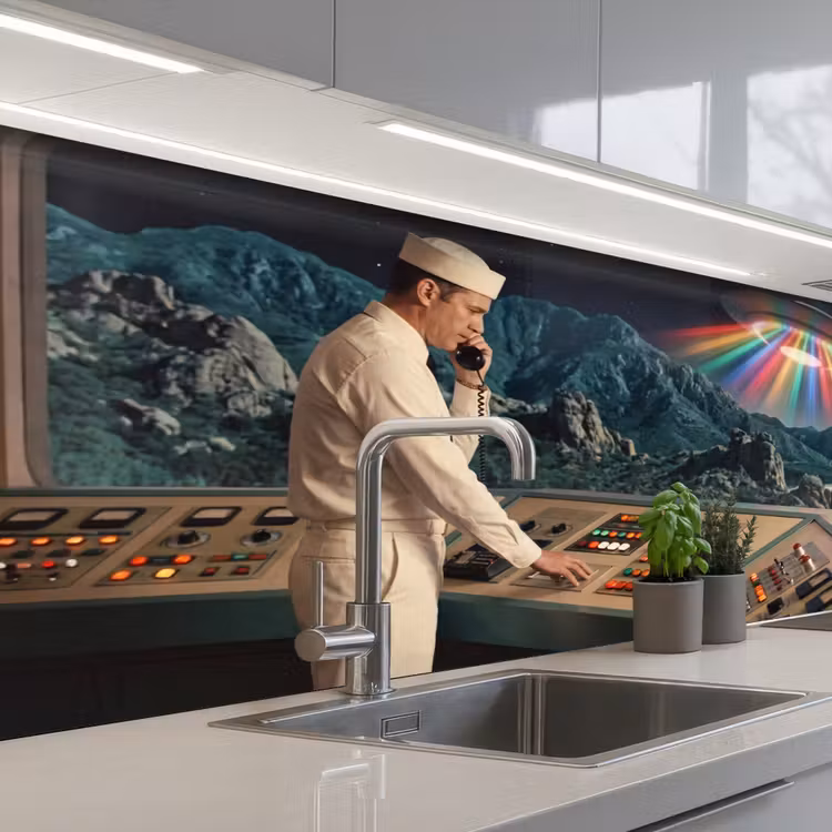 Keuken achterwand - Man - Controlekamer - Strand - Man - Controlekamer - Strand keuken achterwand 2 middel