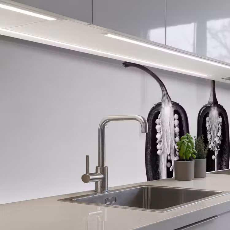 Pepers - Zwart - Wit - Zaadlijsten keuken achterwand 2 middel -3d_schuin