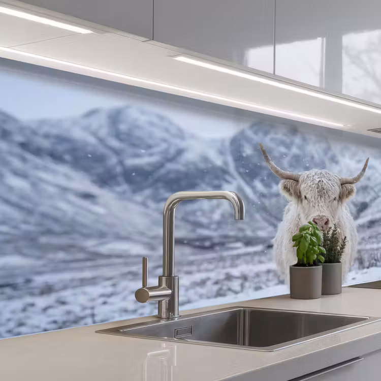 Schotse Hooglander - Sneeuw - Bergen - Winter keuken achterwand 2 middel -3d_schuin