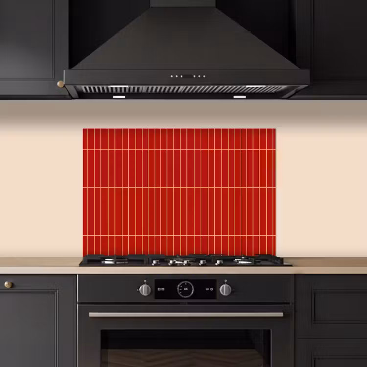 Verticaal - Wandtegel - Helderrood keuken achterwand spatscherm klein 900 -sfeer1