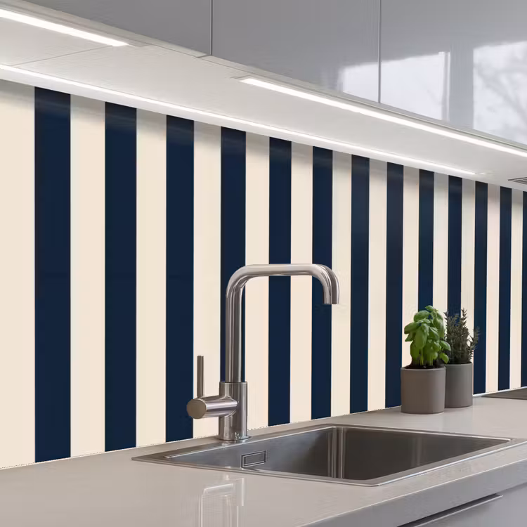Verticale strepen - Blauw - Crème keuken achterwand 2 middel 871 -3d_schuin