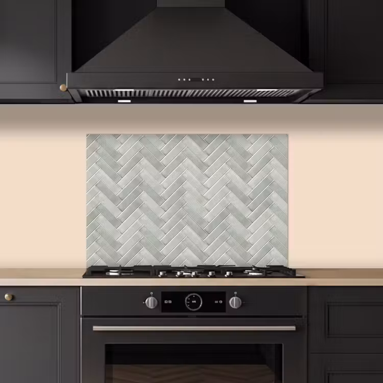 Visgraat - Wandtegel - Grijs keuken achterwand spatscherm klein 900 -sfeer1