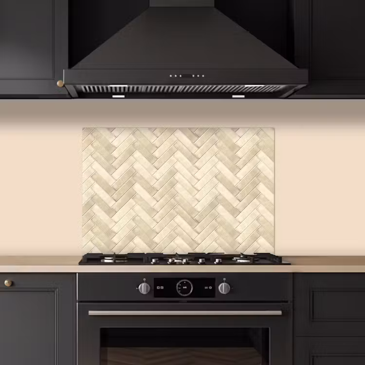 Visgraat - Wandtegel - Licht Beige keuken achterwand spatscherm klein 900 -sfeer1