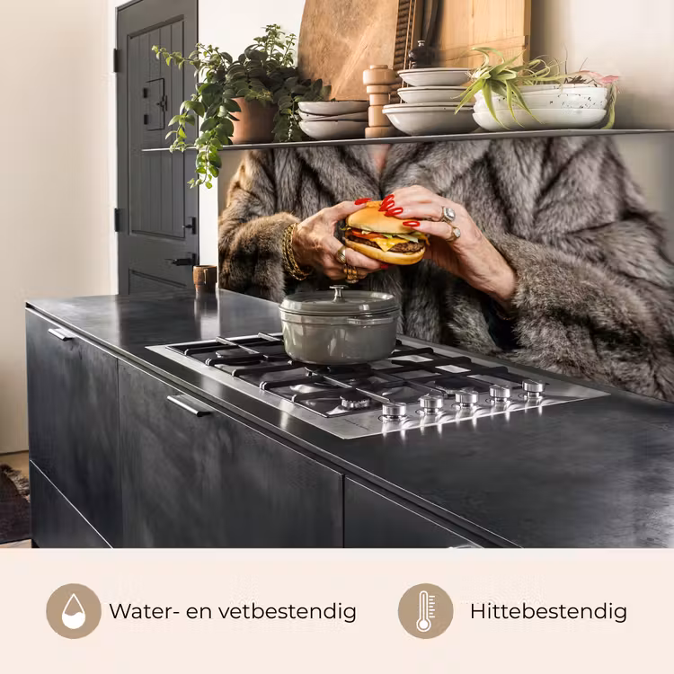 Vrouw - Hamburger - Bontjas keuken achterwand 2 middel -usp_NL
