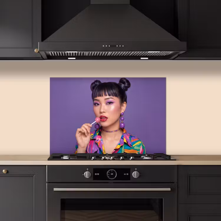 Vrouw - Portret - Make-up - Paars - Levendig keuken achterwand spatscherm klein -sfeer1