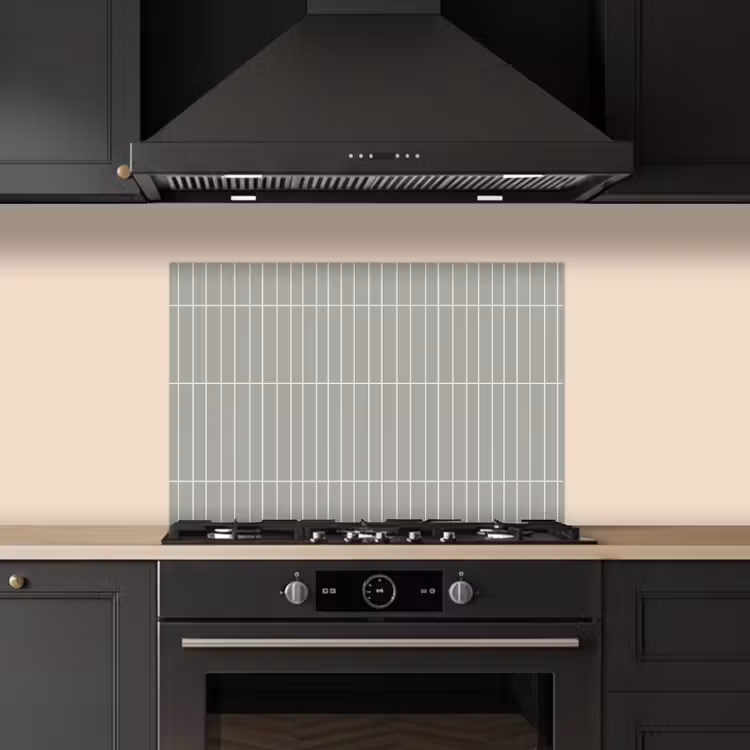Wandtegel - Verticaal - Lichtgrijs keuken achterwand spatscherm klein 900 -sfeer1