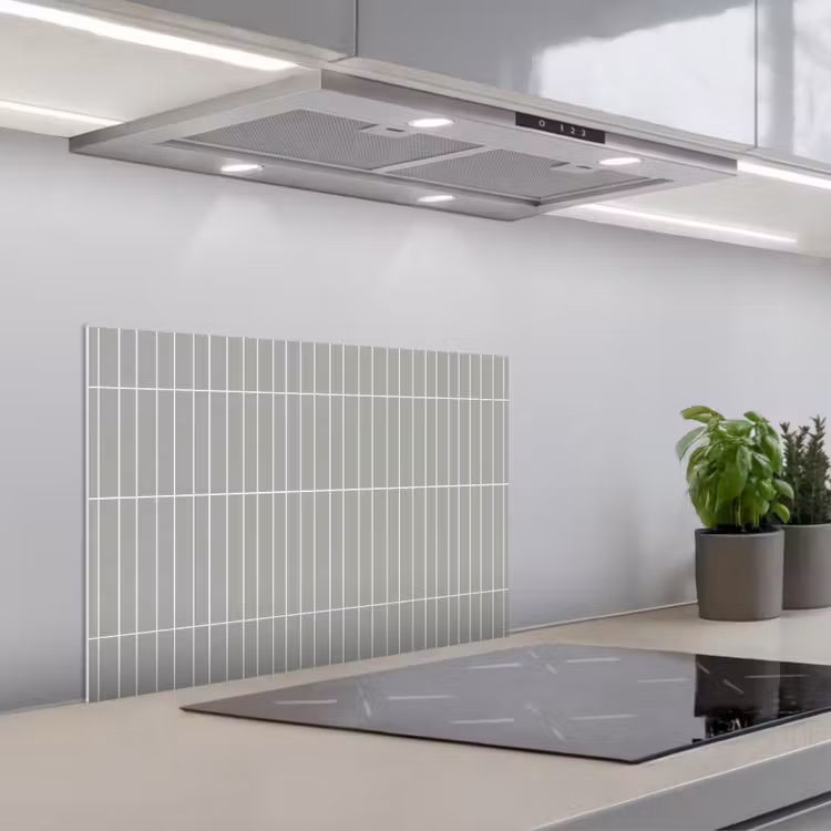 Wandtegel - Verticaal - Lichtgrijs keuken achterwand spatscherm klein 900 -3d_schuin