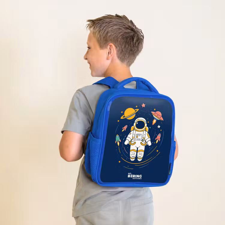 Astronaut - Planeet - Sterren - Raket Kinderrugzak - Blauw middel -sfeer2