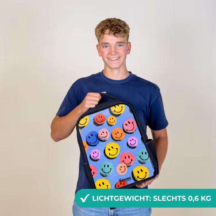Een speels en kunstzinnig patroon van kleurrijke smileys Rugzak - Zwart middel -sfeer7_NL