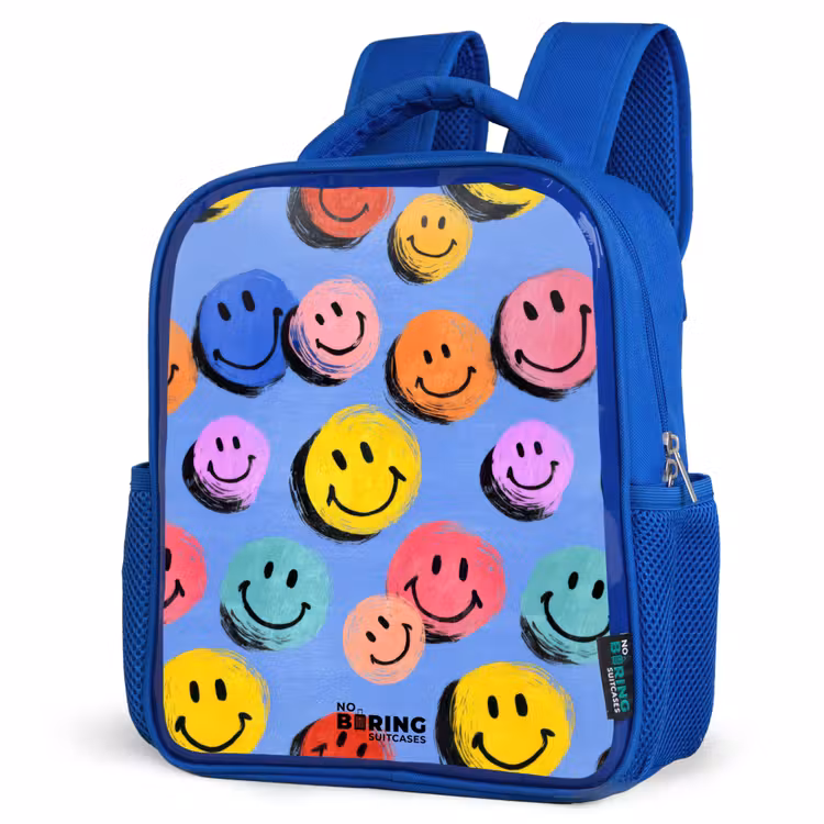 Een speels en kunstzinnig patroon van kleurrijke smileys Kinderrugzak - Blauw middel -schuin