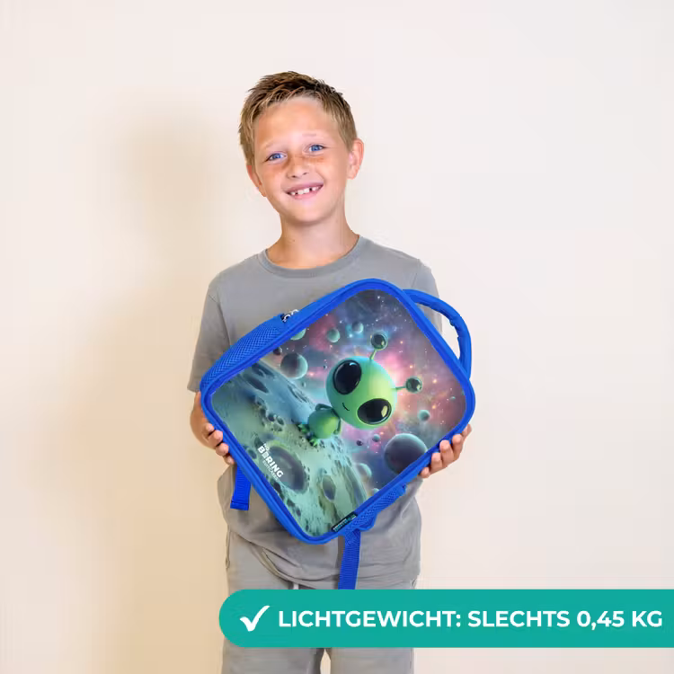 Groen buitenaards wezentje op maanlandschap Kinderrugzak - Blauw middel -sfeer1_NL