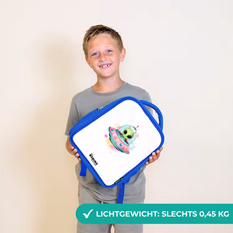 Groene alien in kleurrijke UFO Kinderrugzak - Blauw middel -sfeer1_NL