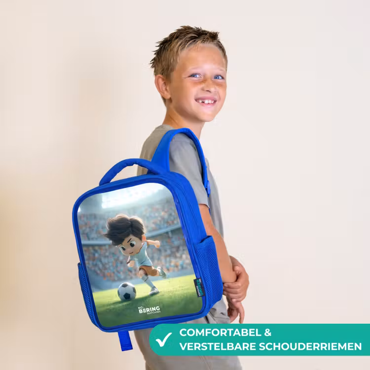 Jongen - Voetbal - Stadion - Zonlicht Kinderrugzak - Blauw middel -sfeer3_NL