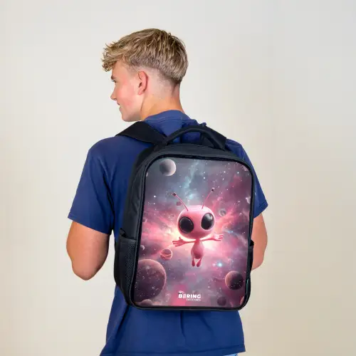 Roze Alien in Sterrennevel Rugzak - Zwart middel -sfeer8