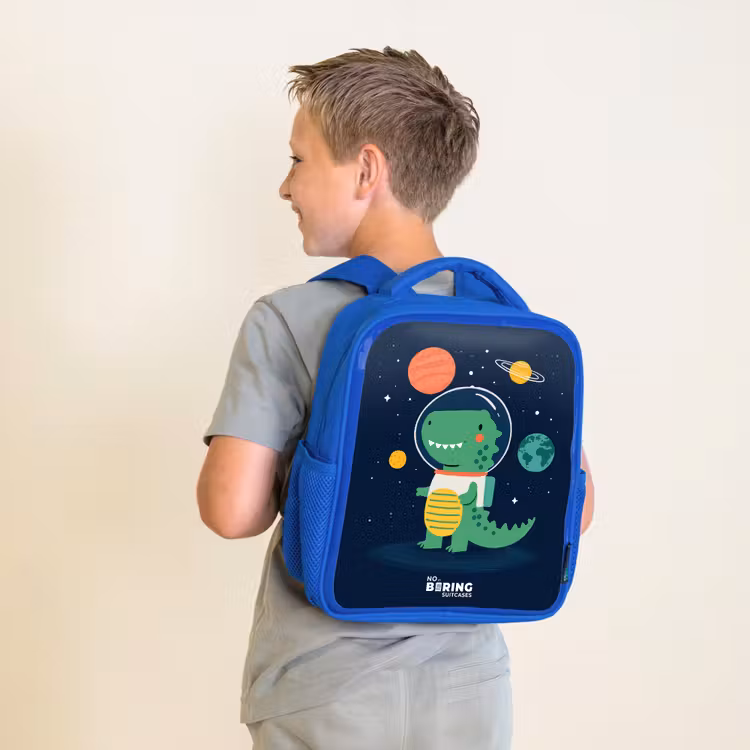 Ruimte - Dino - Planeten - Sterren Kinderrugzak - Blauw middel -sfeer2