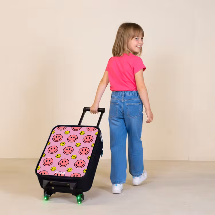 All smiles roze Kinderkoffer - Zwart klein -sfeer1