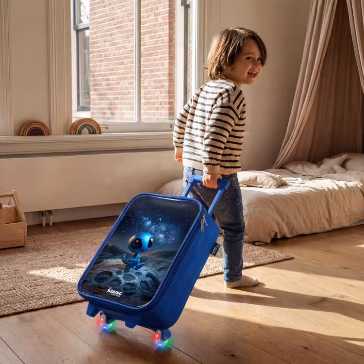 Blauw buitenaards wezentje onder sterrenhemel Kinderkoffer - Blauw klein -sfeer1