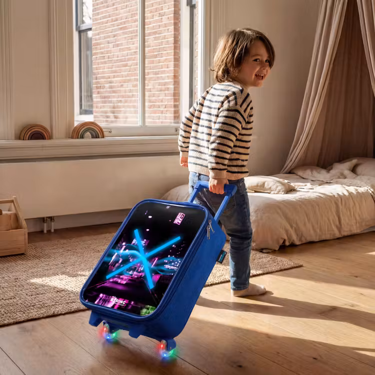 Felblauw kruis boven een nachtelijke straat Kinderkoffer - Blauw klein -sfeer1