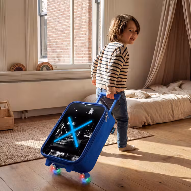Felblauwe kruis in een nachtelijke scène Kinderkoffer - Blauw klein -sfeer1