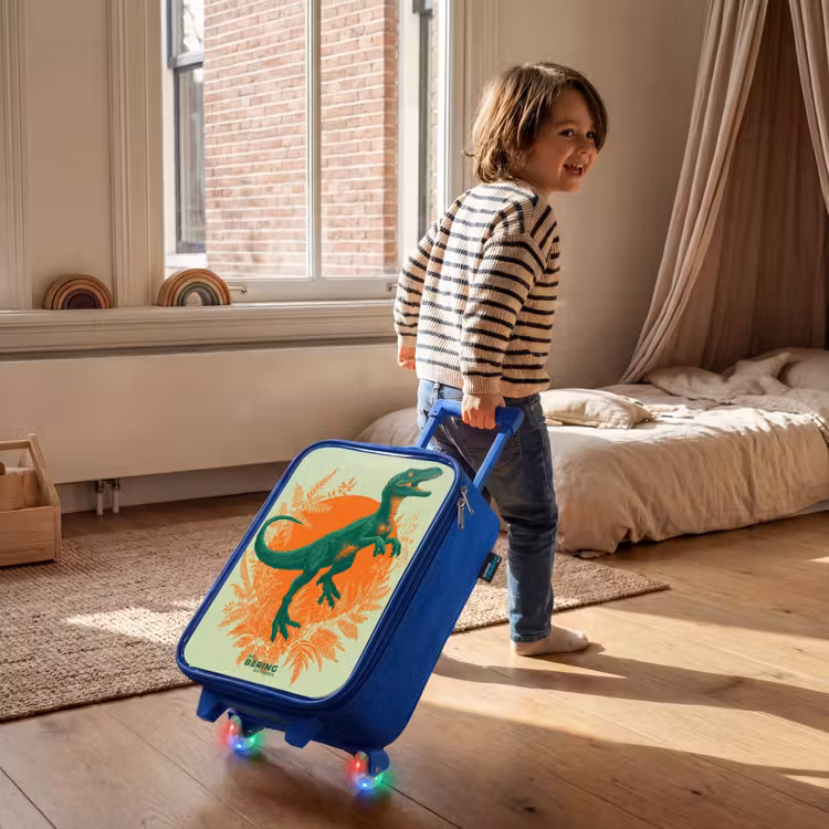 Groene dino tussen varens Kinderkoffer - Blauw klein -sfeer1