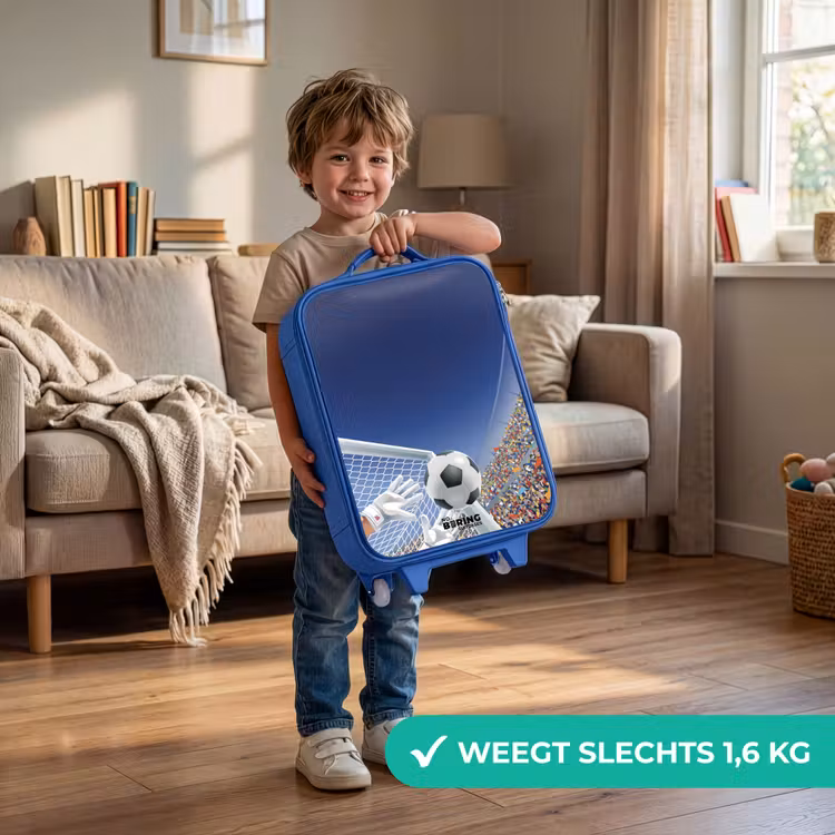 Keeper die een voetbal tegenhoud Kinderkoffer - Blauw klein -sfeer2_NL