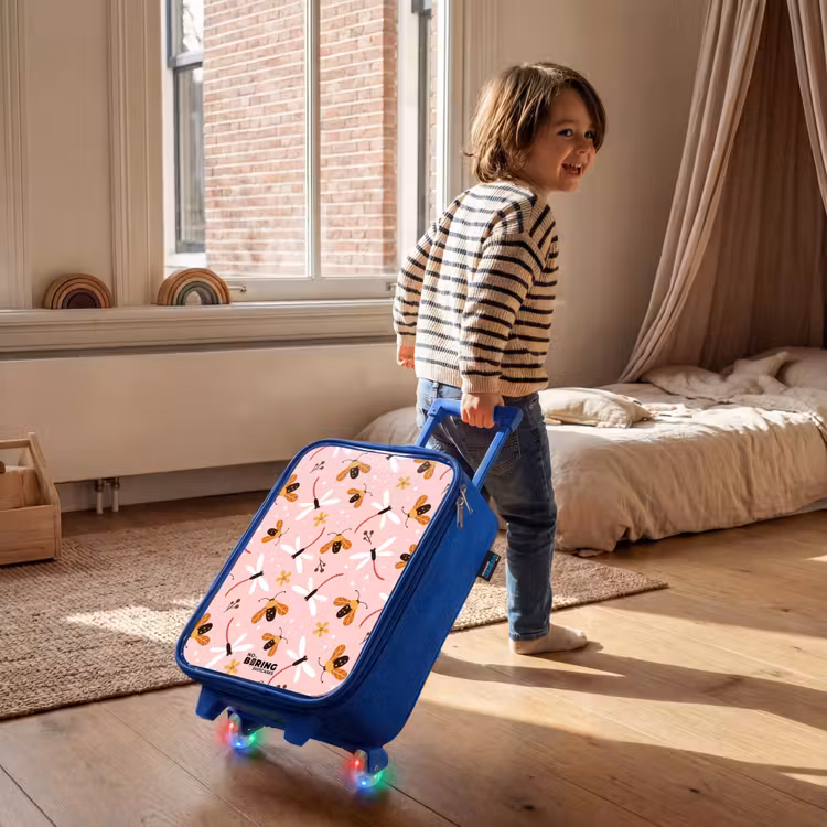 Lieveheersbeestjes en libellen op roze achtergrond Kinderkoffer - Blauw klein -sfeer1