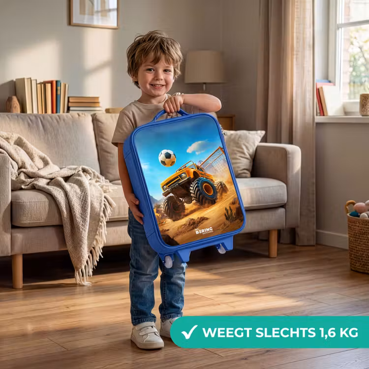 Monstertruck scoort goal in woestijnstadion Kinderkoffer - Blauw klein -sfeer2_NL
