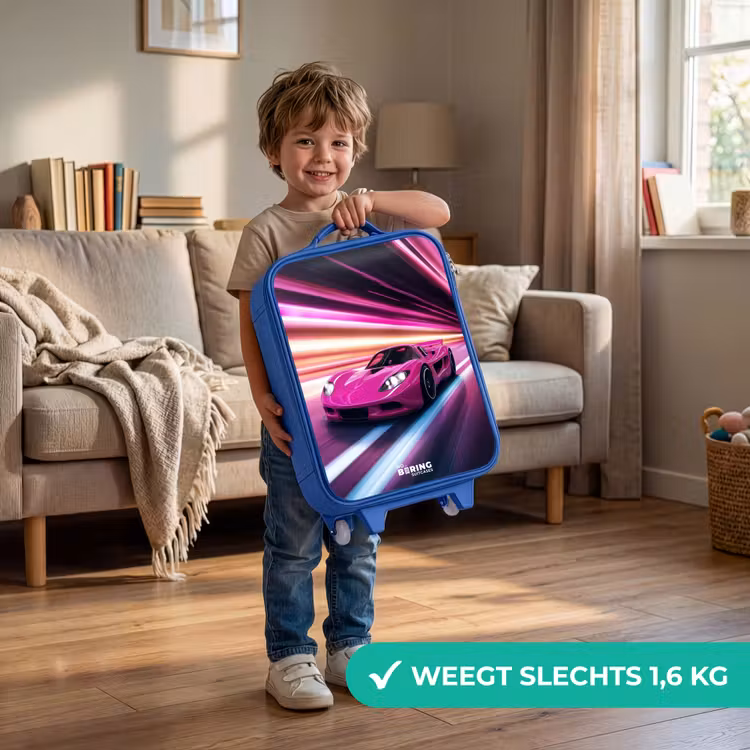 Roze raceauto flitst door neonlicht Kinderkoffer - Blauw klein -sfeer2_NL