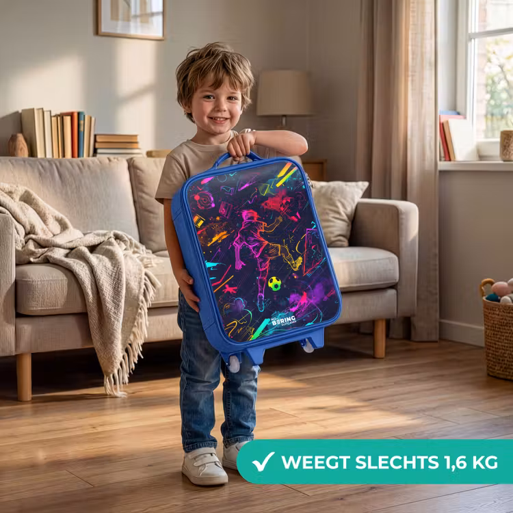 Straatvoetbal in ruimtekleuren Kinderkoffer - Blauw klein -sfeer2_NL