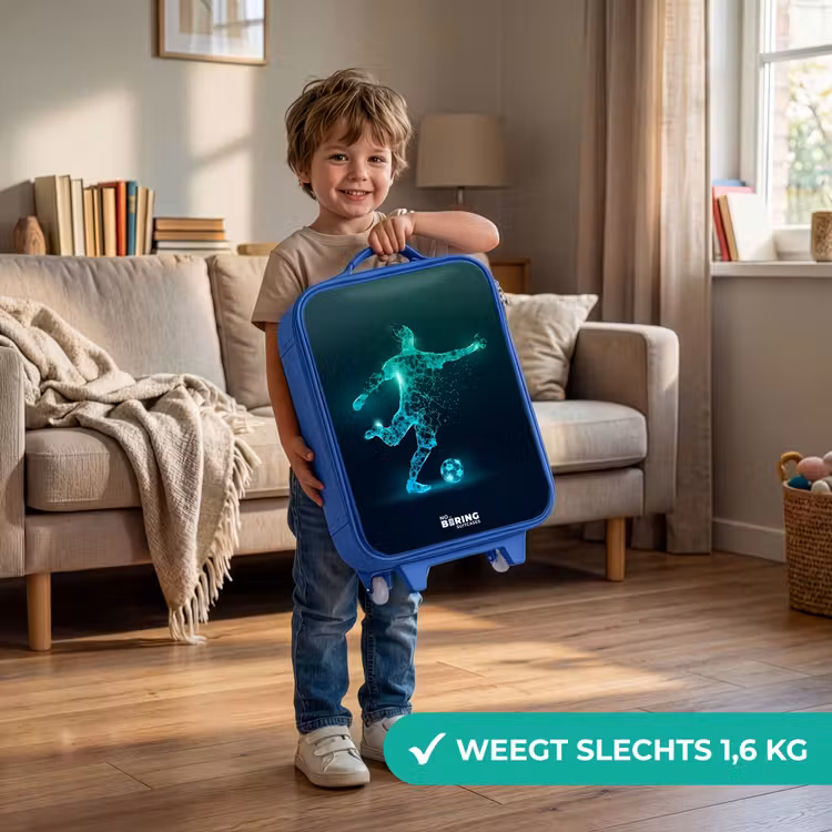 Voetballer trapt met kracht in digitale vorm Kinderkoffer - Blauw klein -sfeer2_NL
