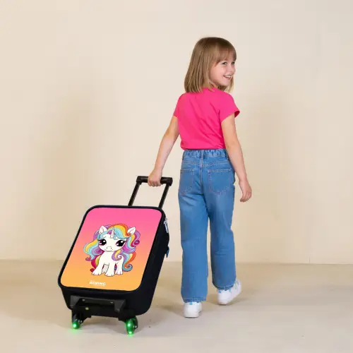 Kleine eenhoorn met regenboog kleuren Kinderkoffer - Zwart klein -sfeer1