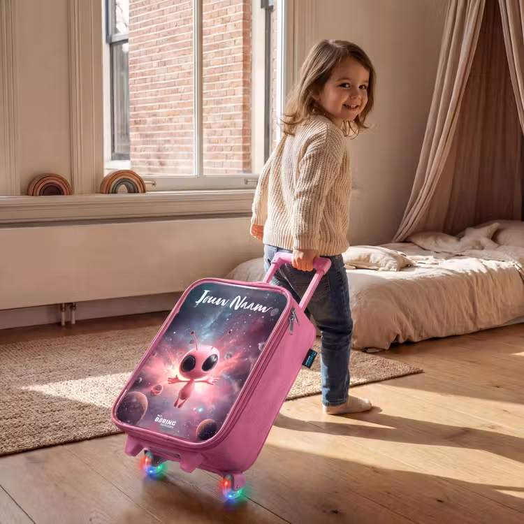 Roze Alien in Sterrennevel Kinderkoffer - Roze klein -sfeer1