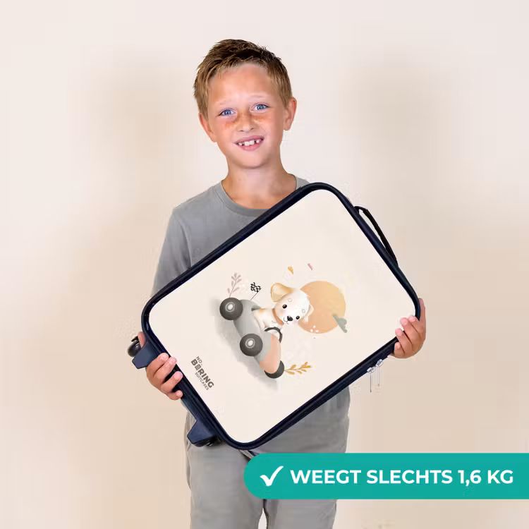 Puppy in een raceauto in beige kleuren Kinderkoffer - Zwart klein -sfeer4_NL