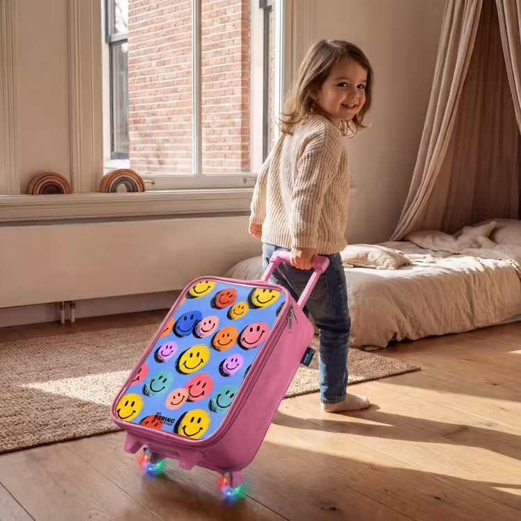 Een speels en kunstzinnig patroon van kleurrijke smileys Kinderkoffer - Roze klein -sfeer1