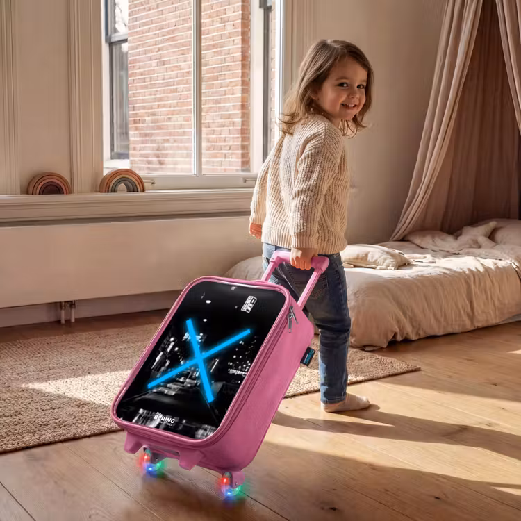 Felblauwe kruis in een nachtelijke scène Kinderkoffer - Roze klein -sfeer1