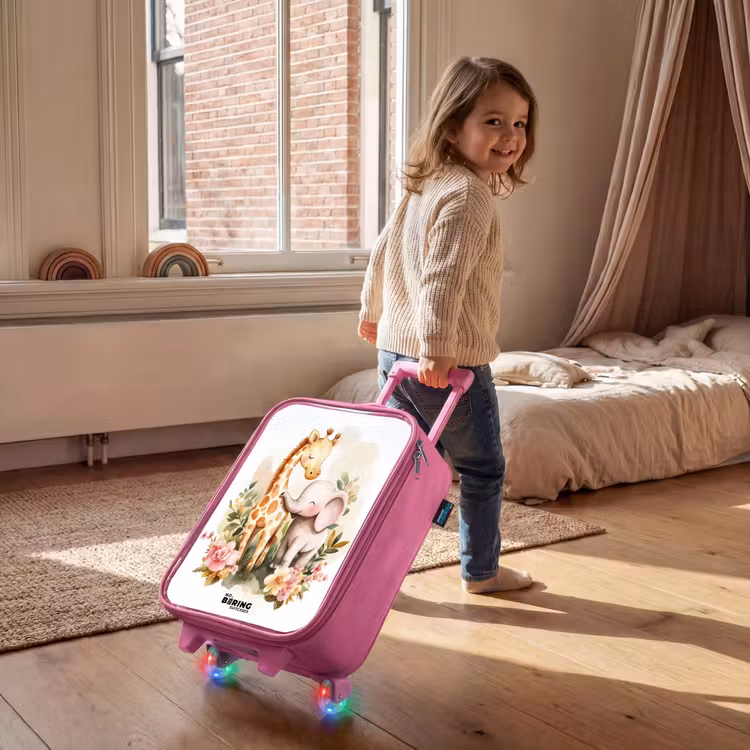 Giraffe en olifant tussen bloemen op witte achtergrond Kinderkoffer - Roze klein -sfeer1