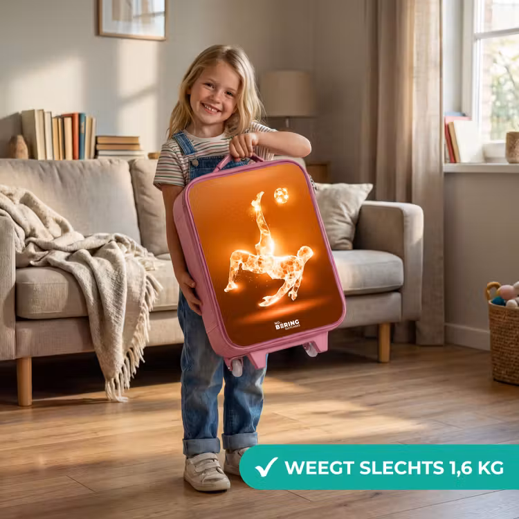Oranje lichtvoetballer in zweefmoment Kinderkoffer - Roze klein -sfeer2_NL