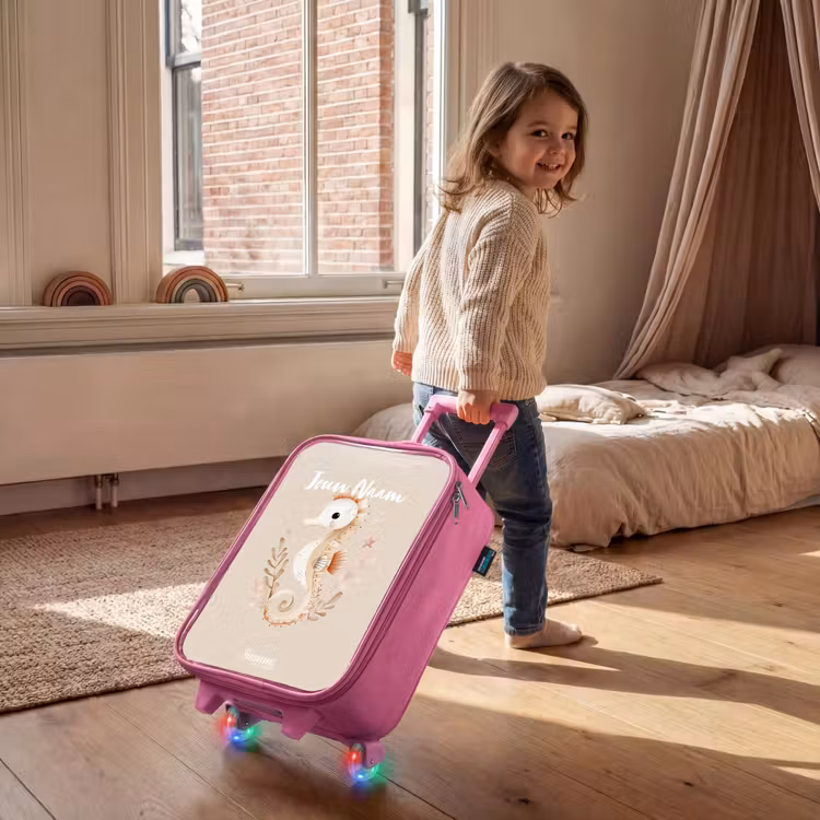 Roze zeepaardje tussen zeeplanten Kinderkoffer - Roze klein -sfeer1
